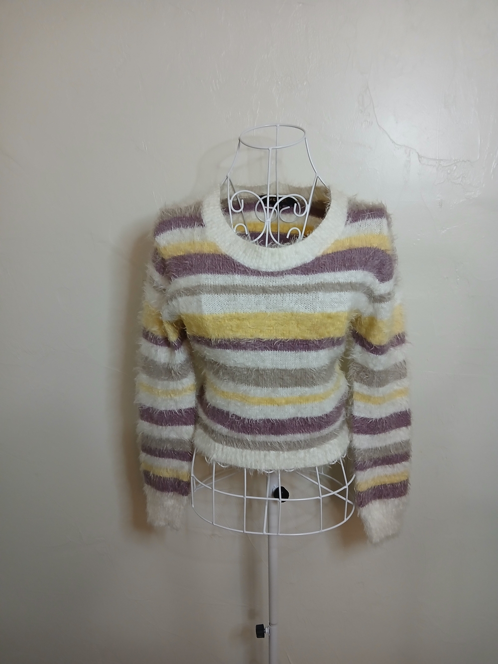 Love Tree Fuzzy Striped Pullover Crop Long Sleeve Crewneck Sweater Y2K Sz. L